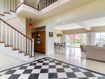CASA EN VENTA AL AGUA EN NORDELTA