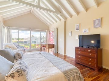 CASA EN VENTA AL AGUA EN NORDELTA