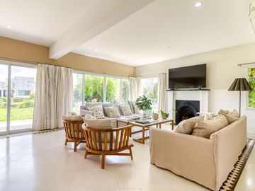 CASA EN VENTA AL AGUA EN NORDELTA