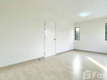 3 Bedroom Townhouse for sale at The Connect Watcharaphon - Phoemsin