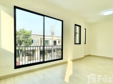 3 Bedroom Townhouse for sale at The Connect Watcharaphon - Phoemsin