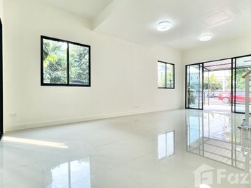 3 Bedroom Townhouse for sale at The Connect Watcharaphon - Phoemsin