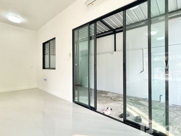 3 Bedroom Townhouse for sale at The Connect Watcharaphon - Phoemsin