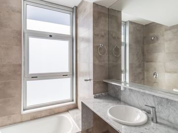 4 AMBIENTES C/DEP 137M2 PISO 20 IMPECABLE TODO LUZ