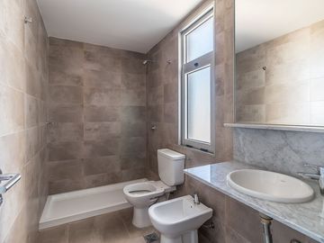 4 AMBIENTES C/DEP 137M2 PISO 20 IMPECABLE TODO LUZ