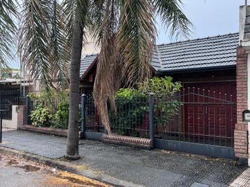 VENTA CASA 3 DORMITORIOS CON QUINCHO ALTO ALBERDI