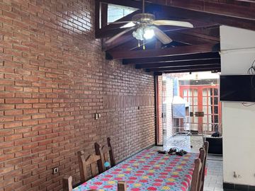 VENTA CASA 3 DORMITORIOS CON QUINCHO ALTO ALBERDI