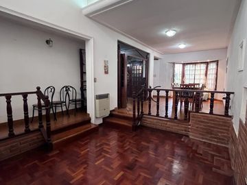 VENTA CASA 3 DORMITORIOS CON QUINCHO ALTO ALBERDI