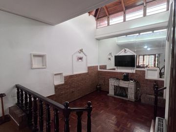 VENTA CASA 3 DORMITORIOS CON QUINCHO ALTO ALBERDI