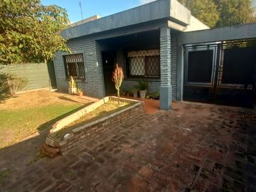 CASA QUINTA EN VENTA CON QUINCHO Y PILETA