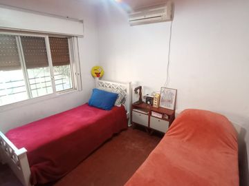 CASA QUINTA EN VENTA CON QUINCHO Y PILETA