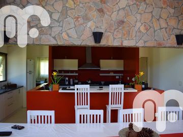VENTA DE CASA DE 4 DORMITORIOS EN CAMPOS DE ROCA