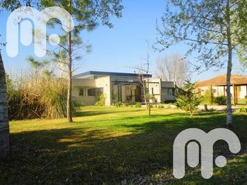 VENTA DE CASA DE 4 DORMITORIOS EN CAMPOS DE ROCA