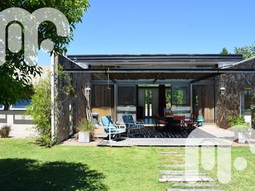 VENTA DE CASA DE 4 DORMITORIOS EN CAMPOS DE ROCA