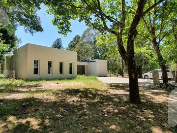 CASA VENTA 4 DORMITORIOS EN MIRALAGOS