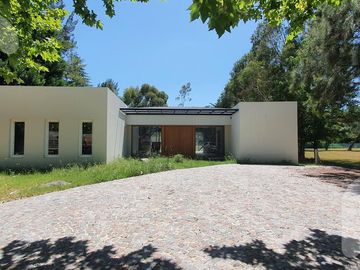 CASA VENTA 4 DORMITORIOS EN MIRALAGOS