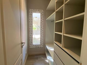 CASA VENTA 4 DORMITORIOS EN MIRALAGOS