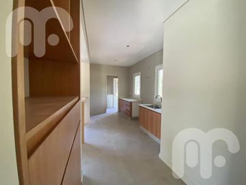 CASA VENTA 4 DORMITORIOS EN MIRALAGOS