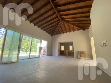CASA VENTA 4 DORMITORIOS EN MIRALAGOS