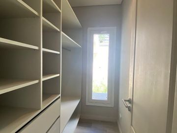CASA VENTA 4 DORMITORIOS EN MIRALAGOS