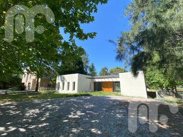 CASA VENTA 4 DORMITORIOS EN MIRALAGOS
