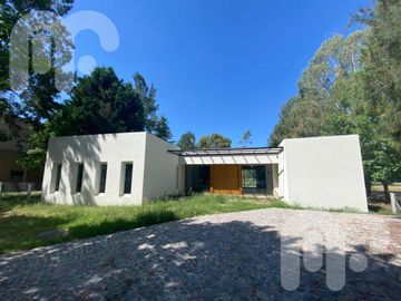 CASA VENTA 4 DORMITORIOS EN MIRALAGOS