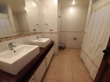 FABULOSA PARCELA CON 2 CASAS CONSTRUIDAS P ROJA, CHICUREO