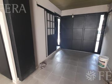 Venta de Departamento triplex de 3 ambientes con cochera y patio en Wilde (30408)