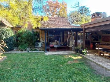 Casa en Ingeniero Maschwitz Deasrrollada en planta y media con muy amplio parque y piscina