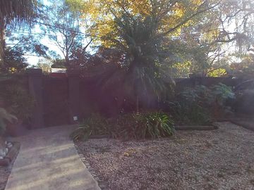 Casa en Ingeniero Maschwitz Deasrrollada en planta y media con muy amplio parque y piscina