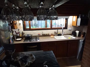 Casa en Ingeniero Maschwitz Deasrrollada en planta y media con muy amplio parque y piscina