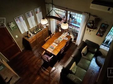 Casa en Ingeniero Maschwitz Deasrrollada en planta y media con muy amplio parque y piscina