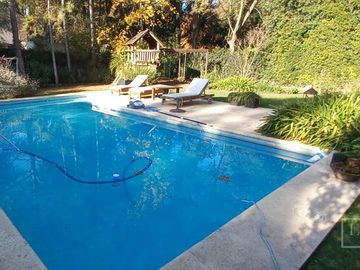 Casa en Ingeniero Maschwitz Deasrrollada en planta y media con muy amplio parque y piscina