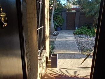 Casa en Ingeniero Maschwitz Deasrrollada en planta y media con muy amplio parque y piscina