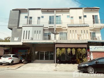 3 Bedroom Townhouse for sale in Noen Phra, Rayong