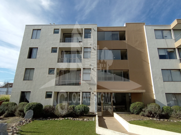 Departamento con patio privado. La Concepción. Villa Alemana