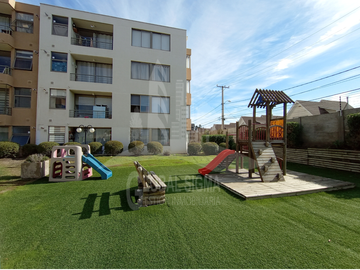 Departamento con patio privado. La Concepción. Villa Alemana