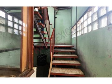 Edificio en venta Eje Central Lázaro Cárdenas  (con departamentos y locales)