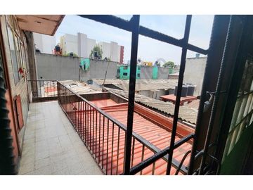 Edificio en venta Eje Central Lázaro Cárdenas  (con departamentos y locales)