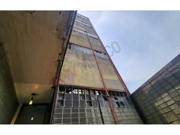 Edificio en venta Eje Central Lázaro Cárdenas  (con departamentos y locales)