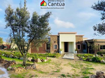Casa Cactus en Venta – 3 Recámaras, Vista a Montañas en Valle de Guadalupe