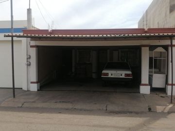 Casa en VENTA de una Planta, 2 Recamaras y 2 baños, Cochera Techada, Prados del Sur, Culiacán