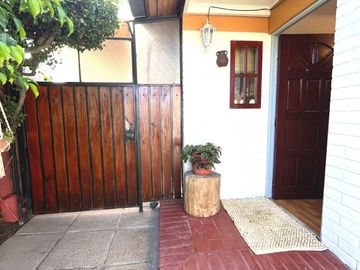 UF 3.790 Hermosa casa de un piso con 3D+2B Jardín en Maipú, Ciudad Satélite.