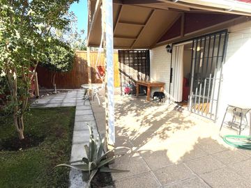 UF 3.790 Hermosa casa de un piso con 3D+2B Jardín en Maipú, Ciudad Satélite.