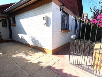 UF 3.790 Hermosa casa de un piso con 3D+2B Jardín en Maipú, Ciudad Satélite.