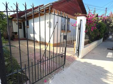 UF 3.790 Hermosa casa de un piso con 3D+2B Jardín en Maipú, Ciudad Satélite.