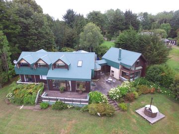 Espectacular casa sureña en Parque Ivian, Puerto Varas