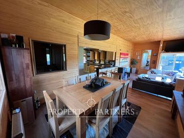 Gran casa, cabaña, quincho y piscina en hermosa parcela, Puerto Varas