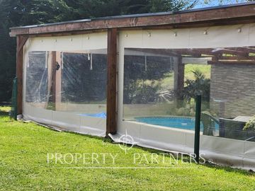 Gran casa, cabaña, quincho y piscina en hermosa parcela, Puerto Varas