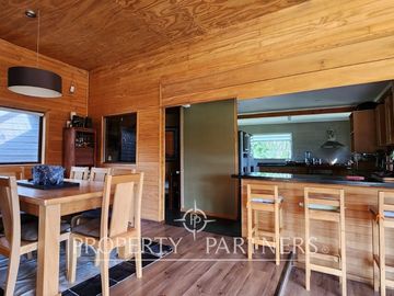 Gran casa, cabaña, quincho y piscina en hermosa parcela, Puerto Varas